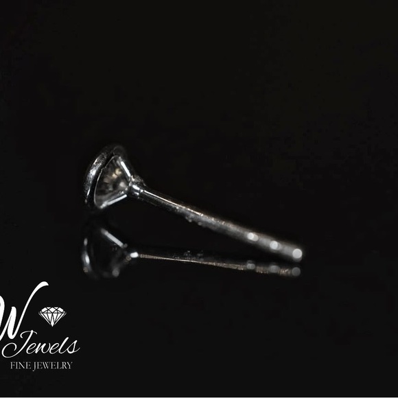 14K white gold natural diamond stud earrings .35 carats - Picture 2 of 4